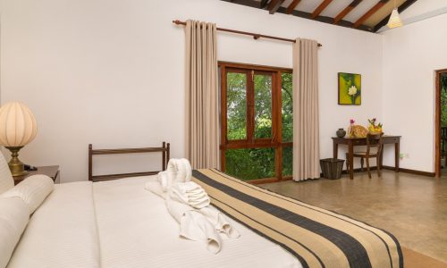 Roman Lake Ayurveda Resort_Emperor Room1